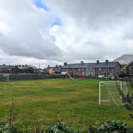 Cheerful 2 Bed Home With Mountain Views Blaenau Ffestiniog Exterior photo